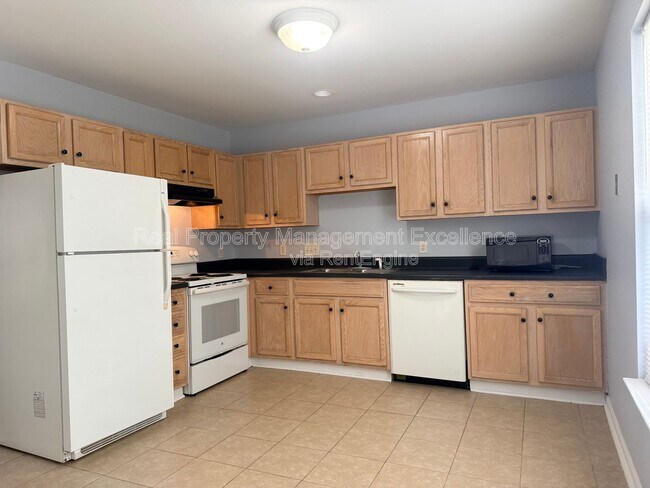 Building Photo - 12 Red Ln