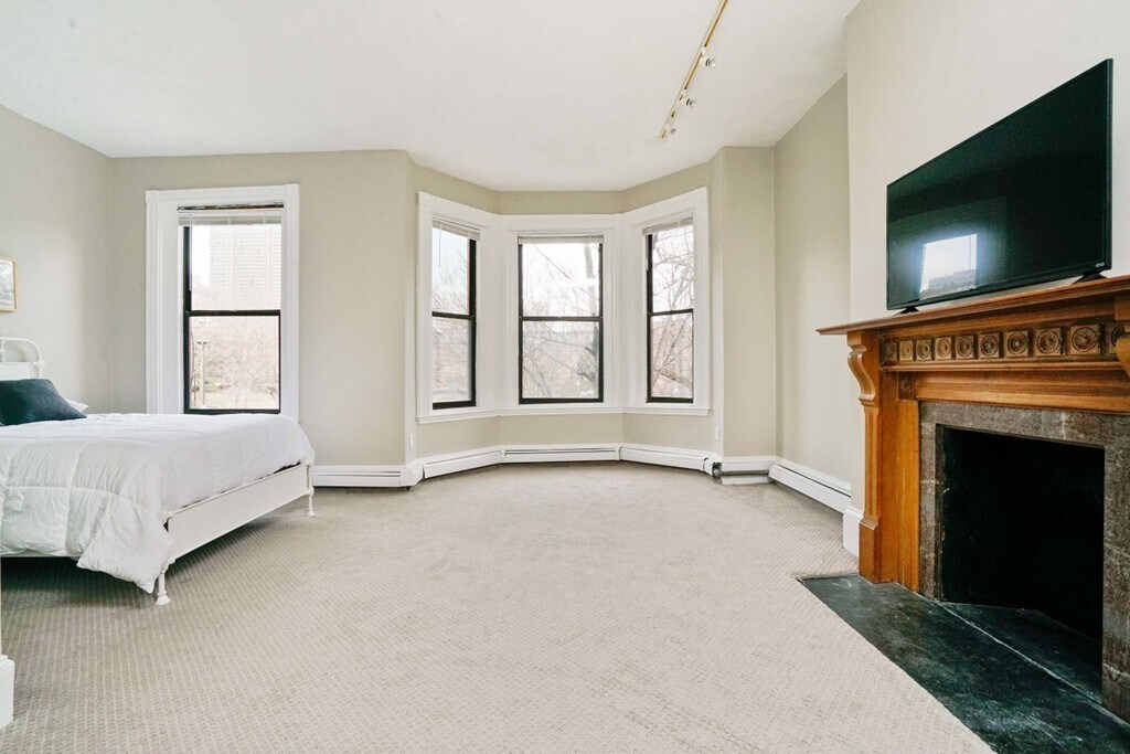 Building Photo - 74 W Rutland Sq
