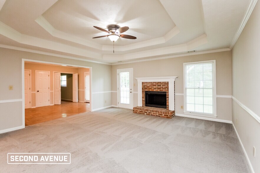Building Photo - 4830 Thornwood Dr
