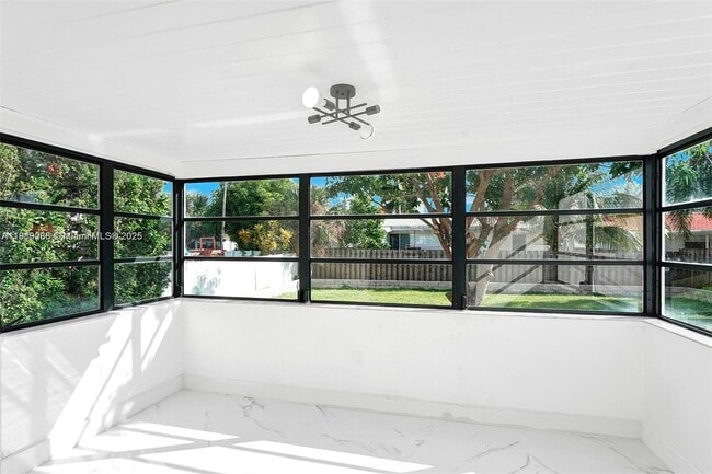 Building Photo - 9173 Byron Ave