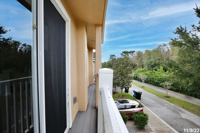 Building Photo - Beautiful 2/2 Spacious Condo with 1 Car Ga...