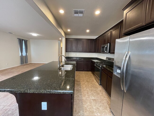 Building Photo - 3845 Lookout Dr