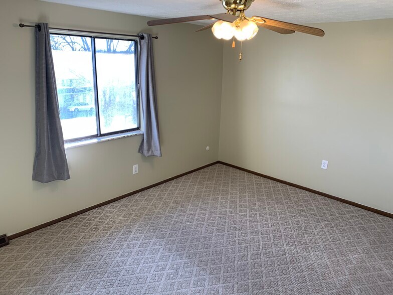 Bedroom #2 - 7465 Seymour St NW