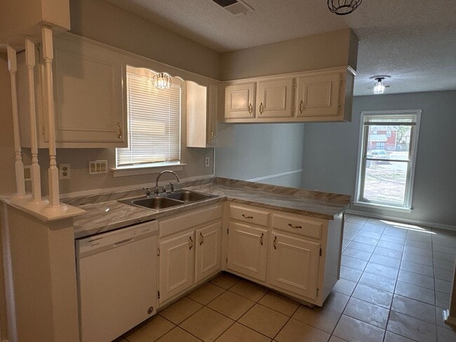 Building Photo - Freshly Transformed 3 bedroom home - Open To Section 8