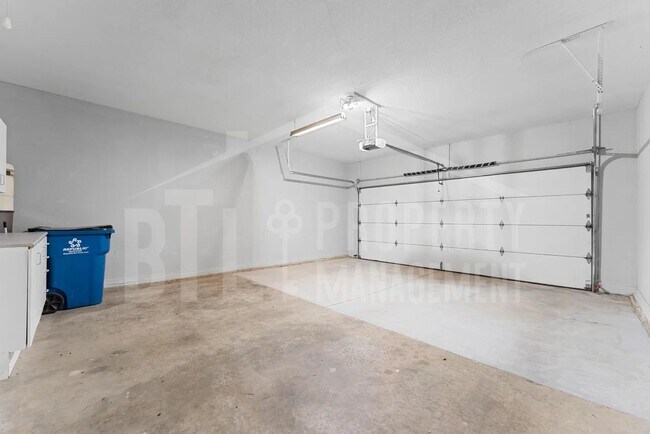 Building Photo - 185 Eagle Pointe Dr
