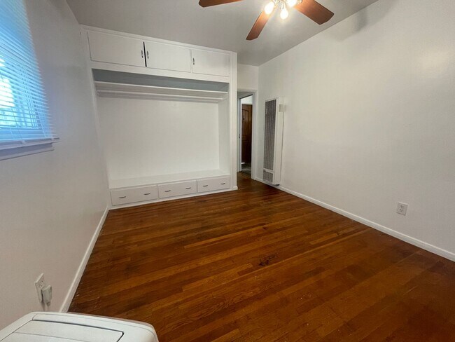 Building Photo - 1240-1246.5-12465 Tamarind Ave