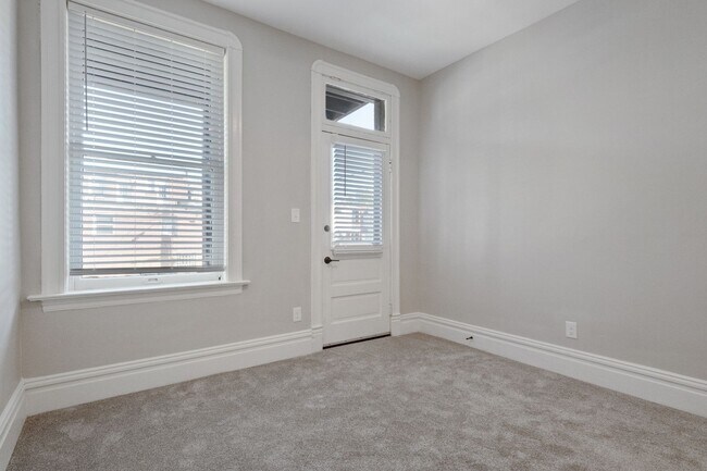 Building Photo - Perfect for BJC Residents/Frequenters