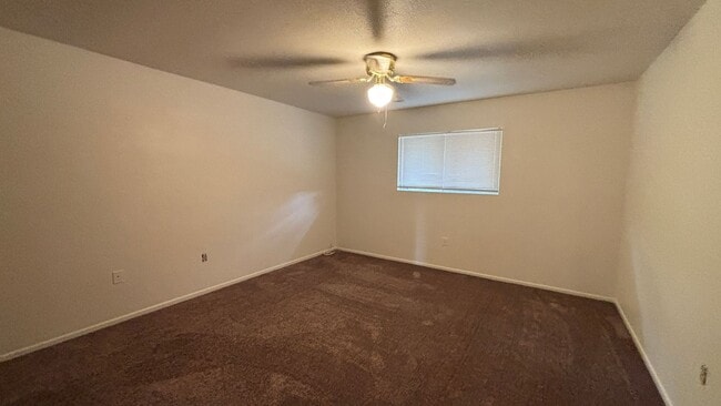 Building Photo - Central Hemet - Three Bedroom, Two Bathroo...