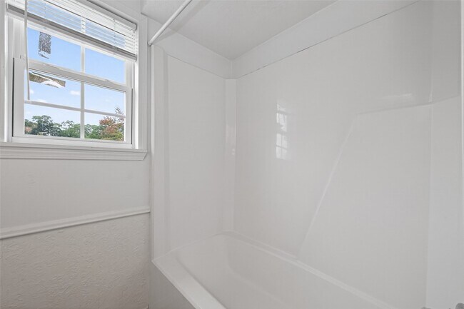 Building Photo - 17614 Telegraph Creek Dr