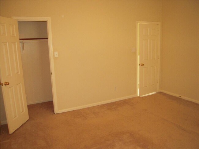 Building Photo - 4242 Daisy Meadow Dr