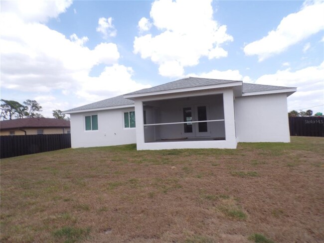 Building Photo - 2989 Pinetree St