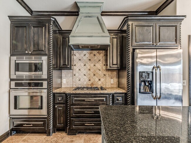 Building Photo - 13609 Gentry Dr