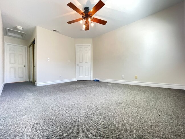 Building Photo - Lovely townhome in The Pueblo Village of S...