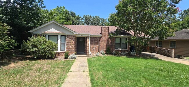 Building Photo - 600 Skyline Dr