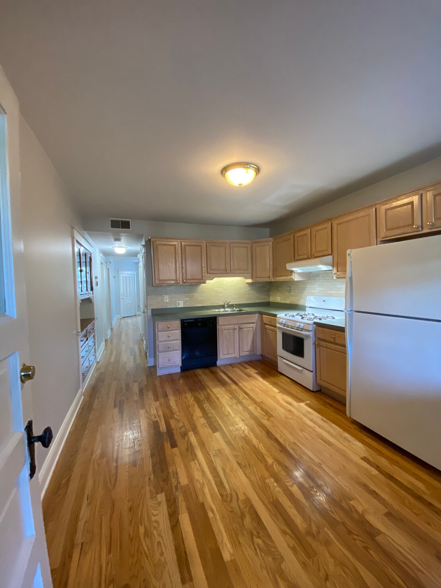Eat in kitchen - 2726 W Wellington Ave