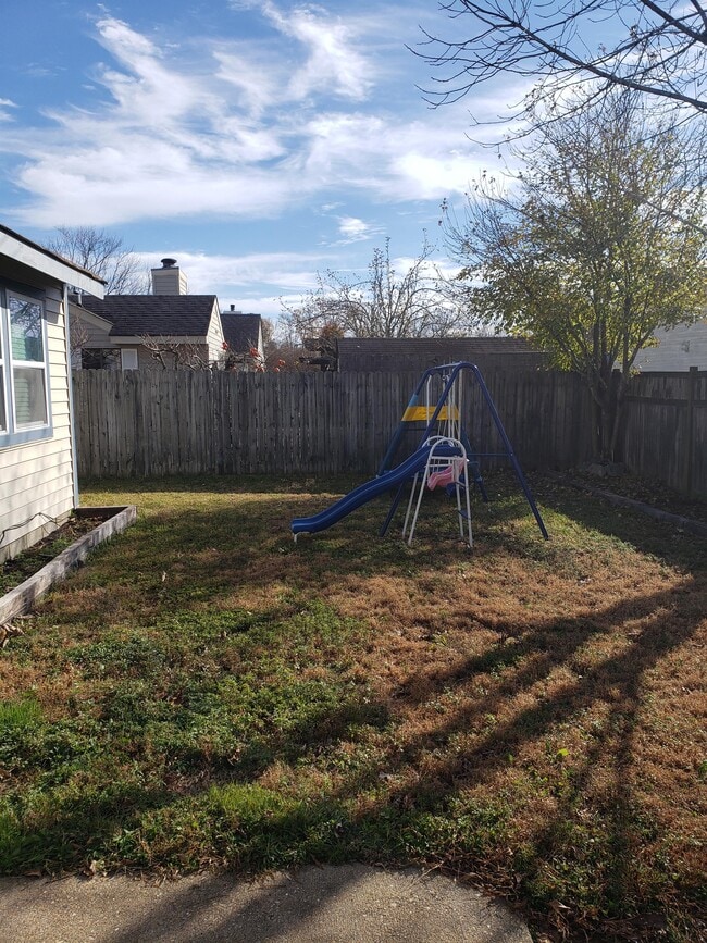 Building Photo - 1833 Slalom Dr