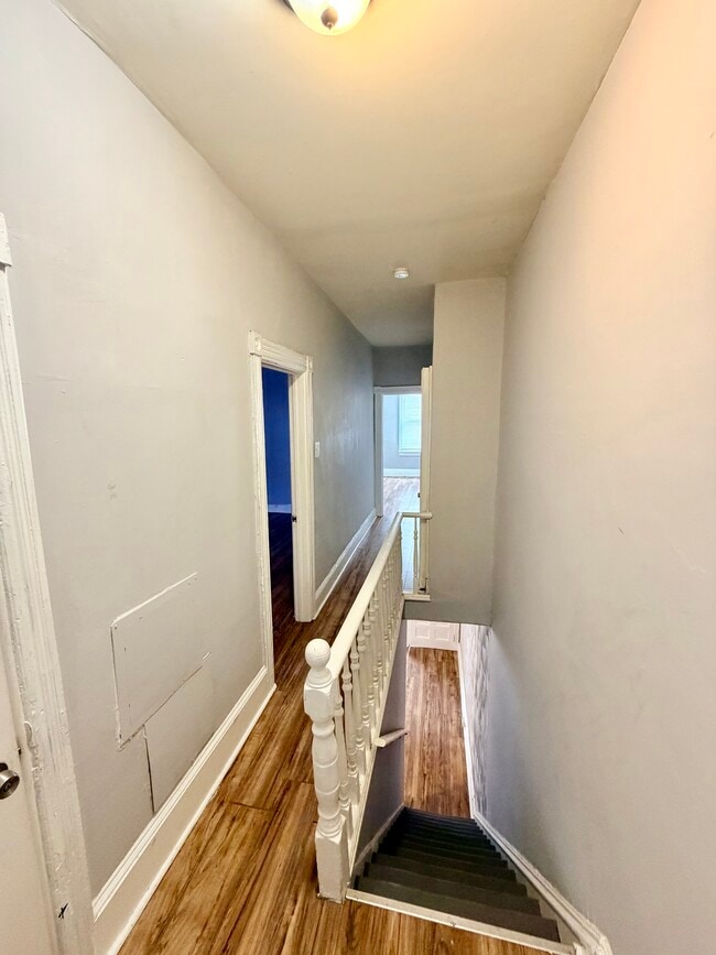 Building Photo - 426 N Salford St