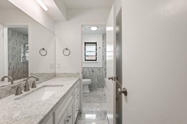 Building Photo - Modern Details and Interiors to a sought-a...