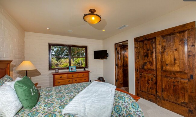 Building Photo - This Beautiful Hacienda Style Home combine...