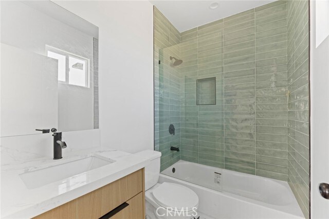 Building Photo - 4511 Rosewood Ave