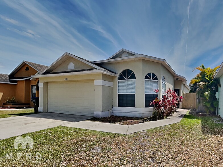 Building Photo - 233 Briar Bay Cir