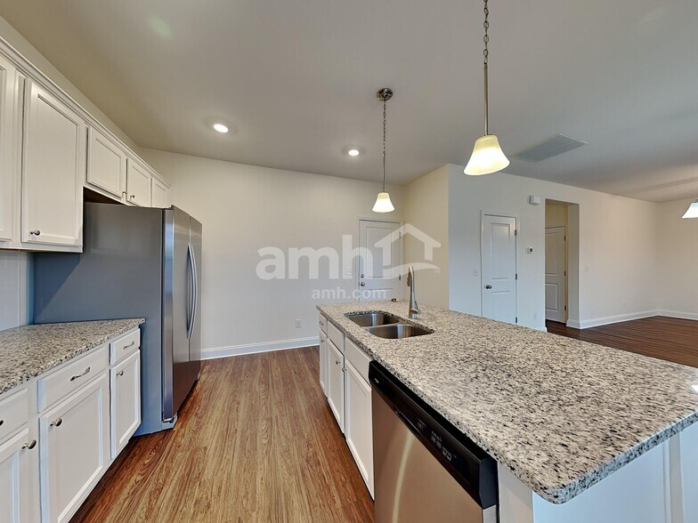 Building Photo - 1323 Lomond Dr