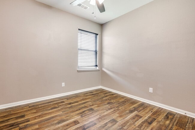 Building Photo - 3015 Watercrest Dr