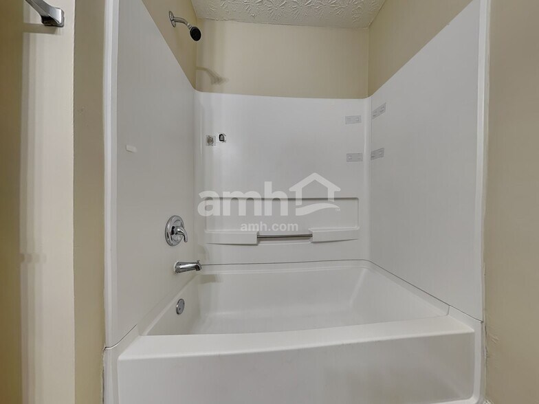 Building Photo - 705 Compton Ln