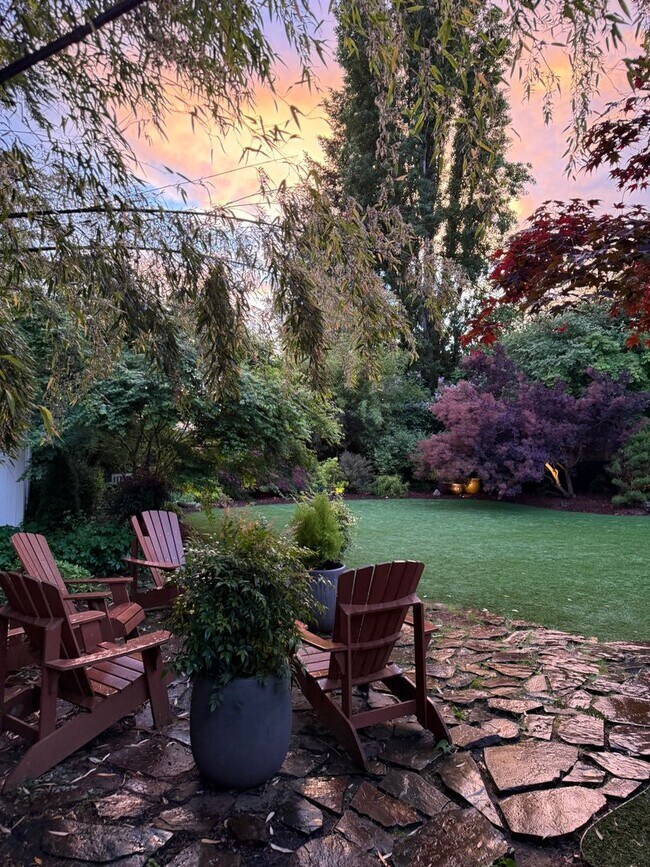 Building Photo - Beautifully landscaped Fall City gem  with a private backyard oasis!