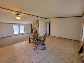 Building Photo - Large 3 bedroom in Oakwood