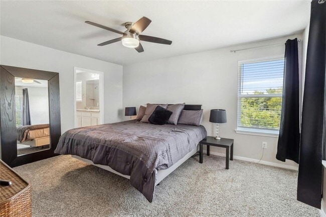 Building Photo - 112 Silver Springs Bend