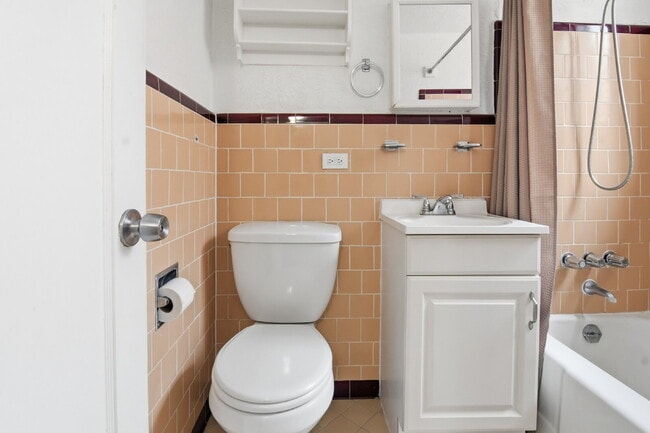 Building Photo - $1,245.95 with Half Off Second Month’s rent until 08/31/26 only, 1 Bed - 1 Bath, Condo in Denver ...