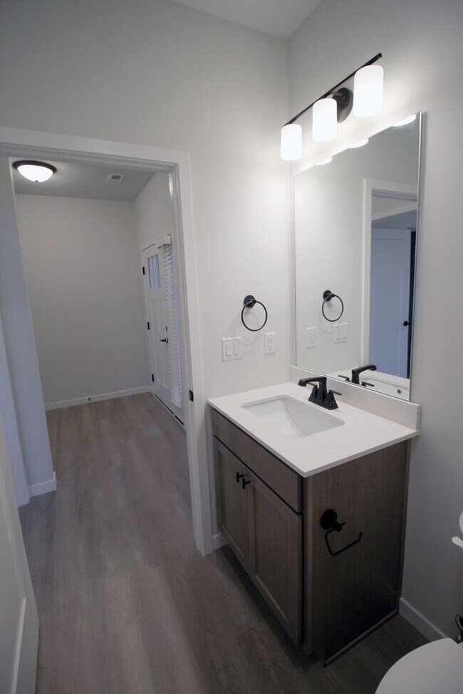 Building Photo - 2206 Rocky Ln