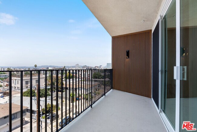 Building Photo - 1124 Normandie Ave