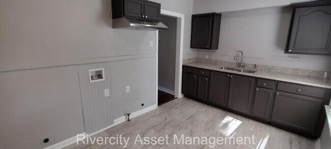 Building Photo - Berclair Gem with a BONUS ROOM!!!!!! Secti...