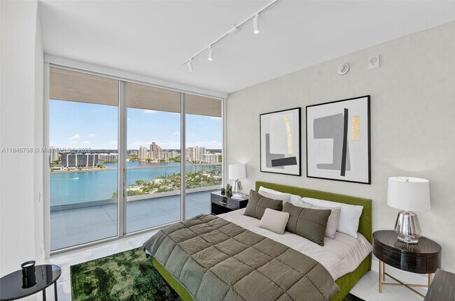 Building Photo - 18501 Collins Ave