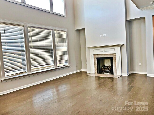 Building Photo - 7011 Kingfisher Way