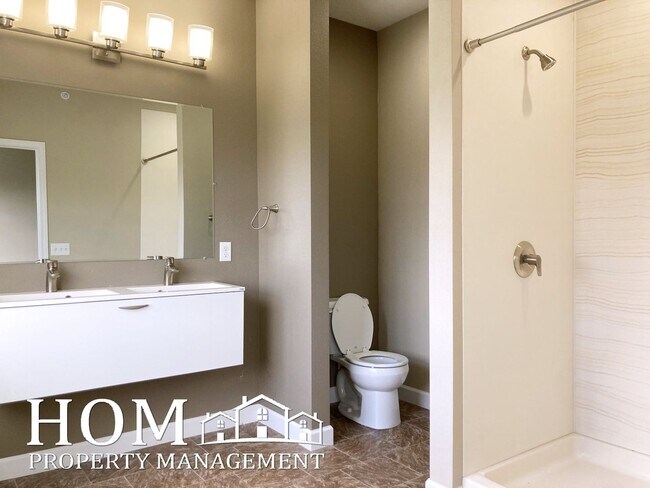 Building Photo - Modern 4BR/2.5BA Townhome Available 8/1