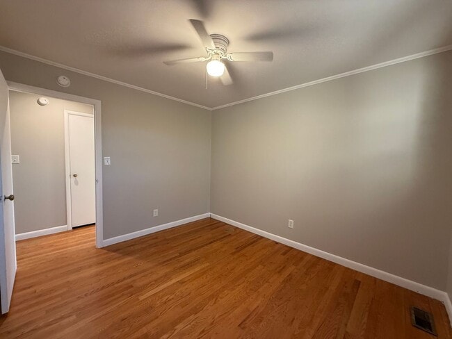 Building Photo - 3 Bedroom 1 Bathroom Home located in Greeneville, TN