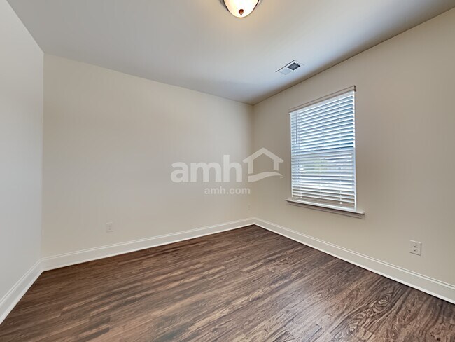 Building Photo - 404 Ronter Ct