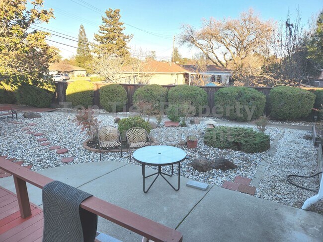 Building Photo - Spacious 4 Bed/2 Bath /1,970 square foot h...