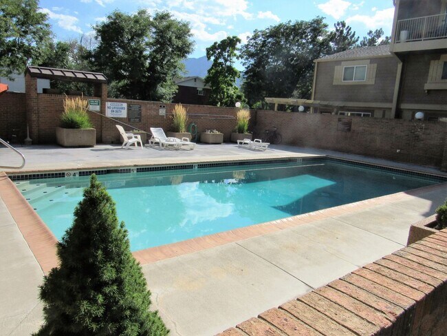 Building Photo - August 2026 Prelease! 2 Story, 2 BR 1.5 BA Condo at Wimbledon Condos