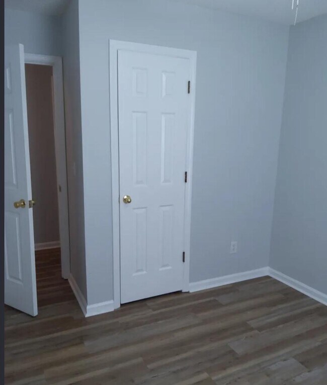 Building Photo - 429 Hamlet Rd