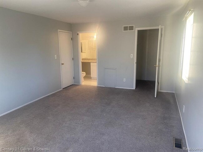 Building Photo - 6121 Orchard Lake Rd