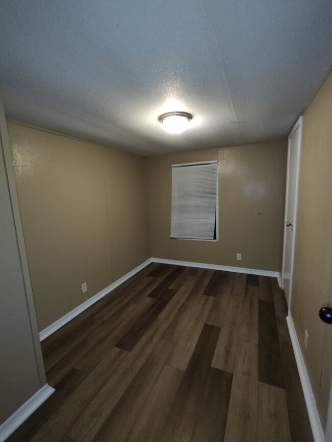 Building Photo - 31200 US-96