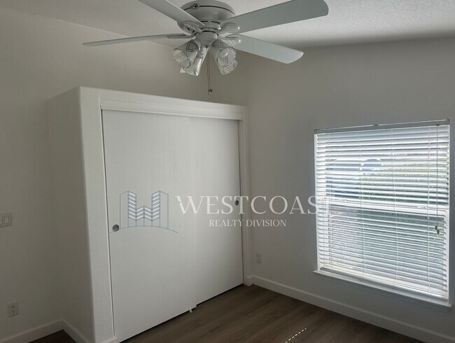 Building Photo - 41644 Valencia Way