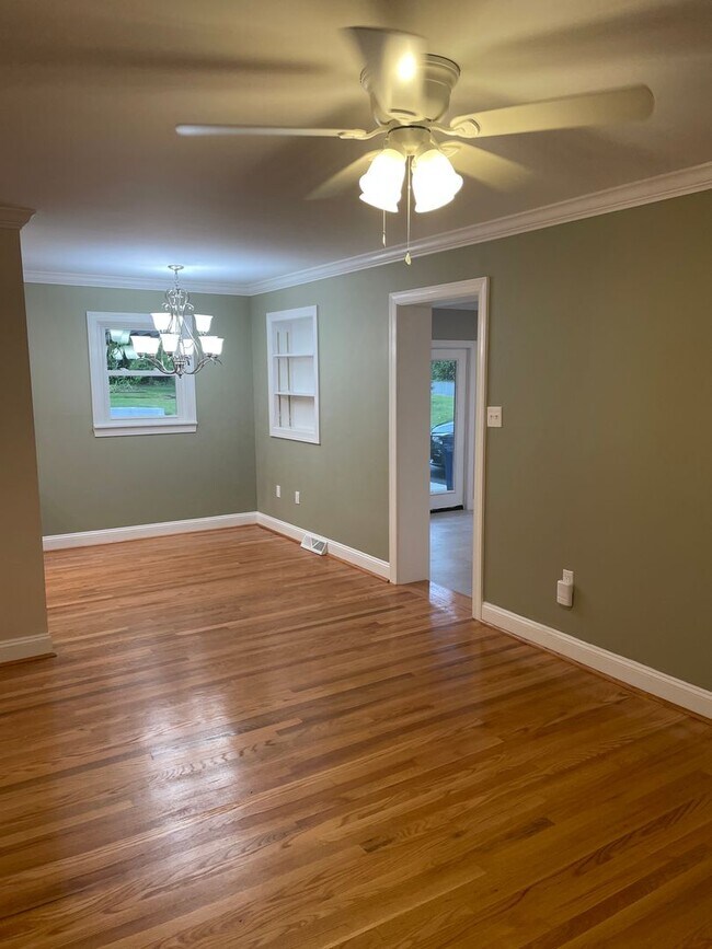 Building Photo - 4 BR 3 BA house on corner lot