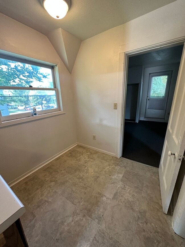 Building Photo - AI - 02 - 8th St