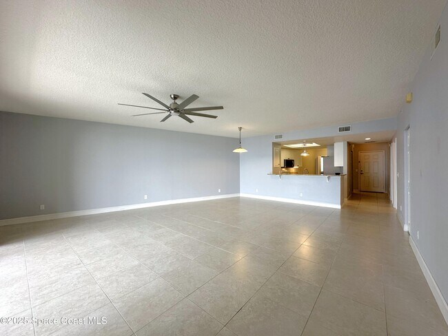 Building Photo - 102 Riverside Dr