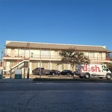 Building Photo - 212 W Knox St